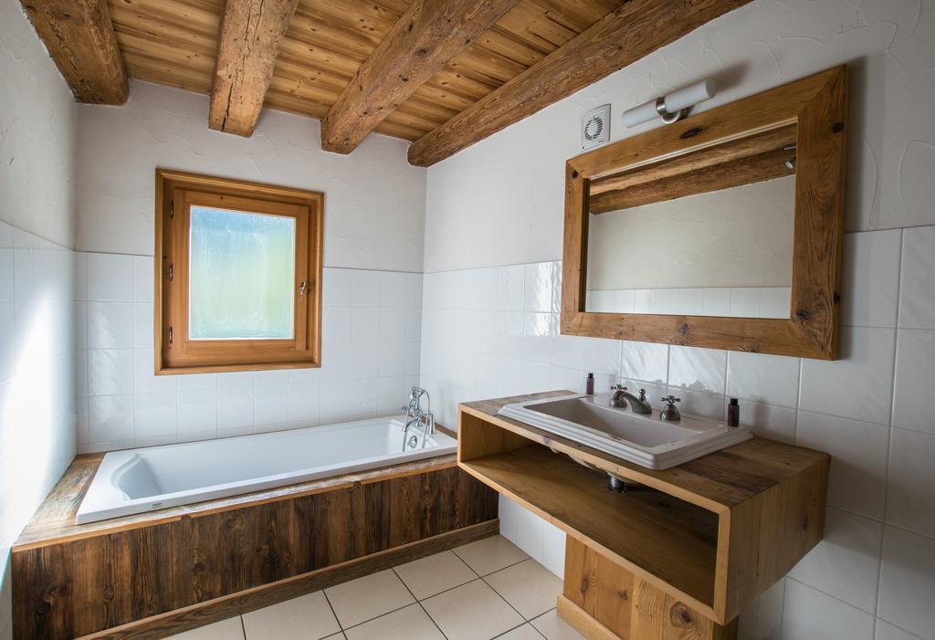 La Ferme Du Chateau Abondance Exteriör bild