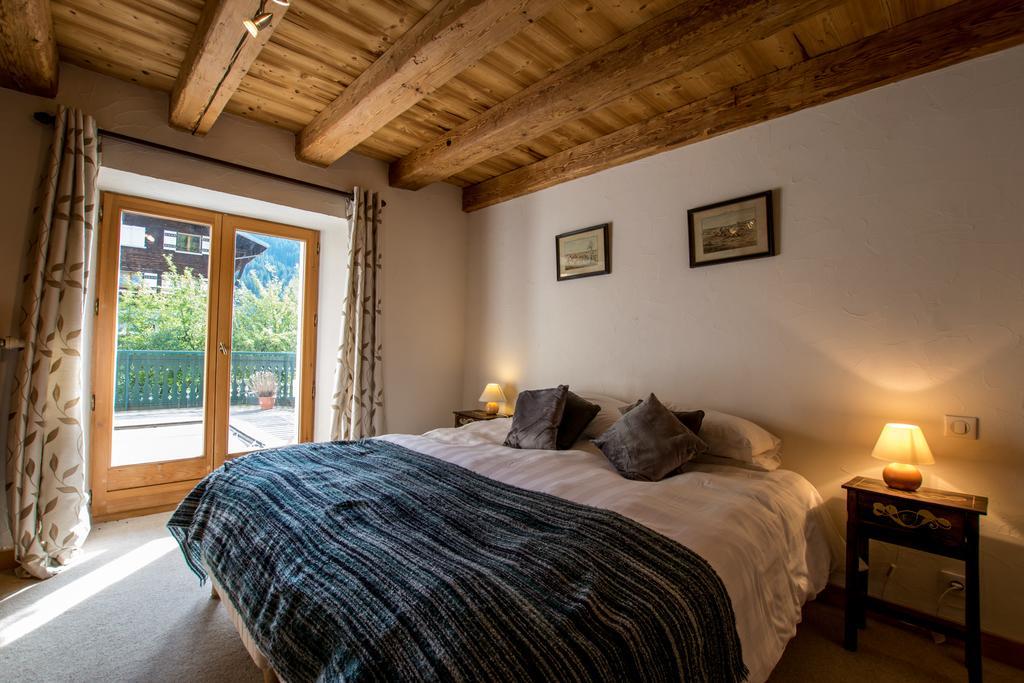 La Ferme Du Chateau Abondance Exteriör bild