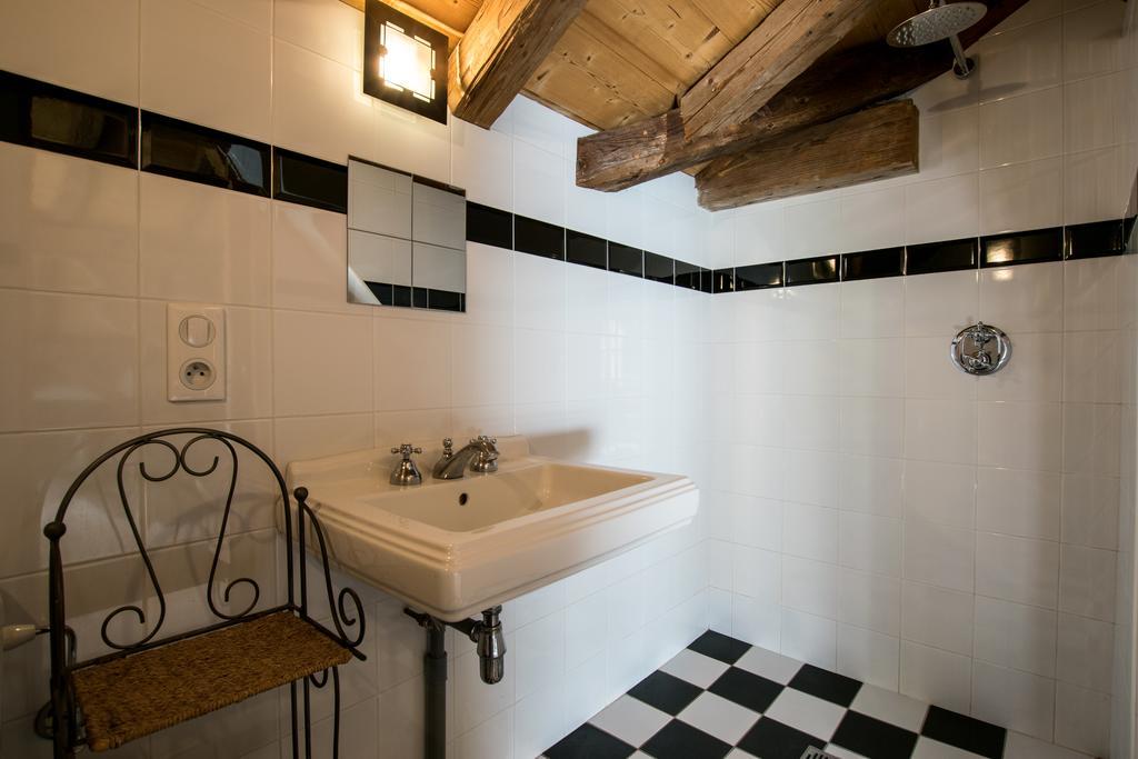 La Ferme Du Chateau Abondance Exteriör bild