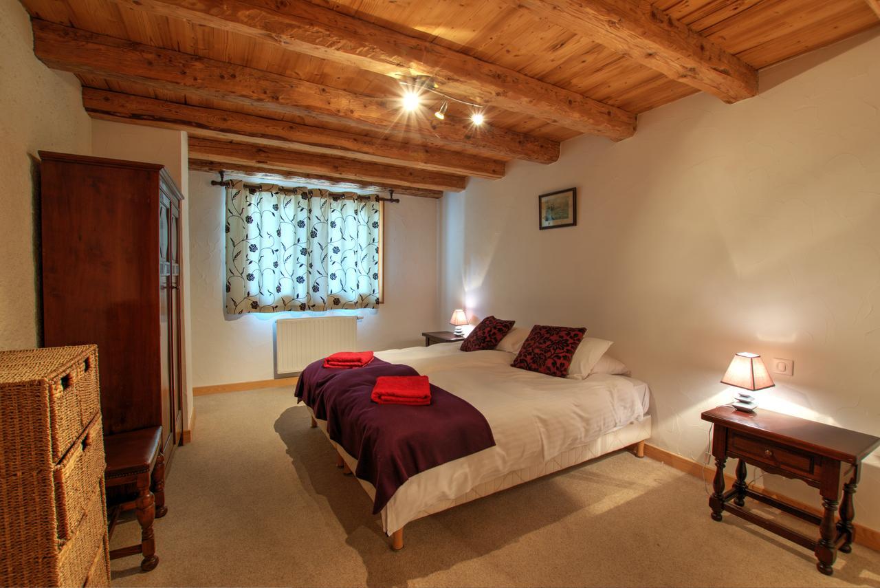 La Ferme Du Chateau Abondance Exteriör bild